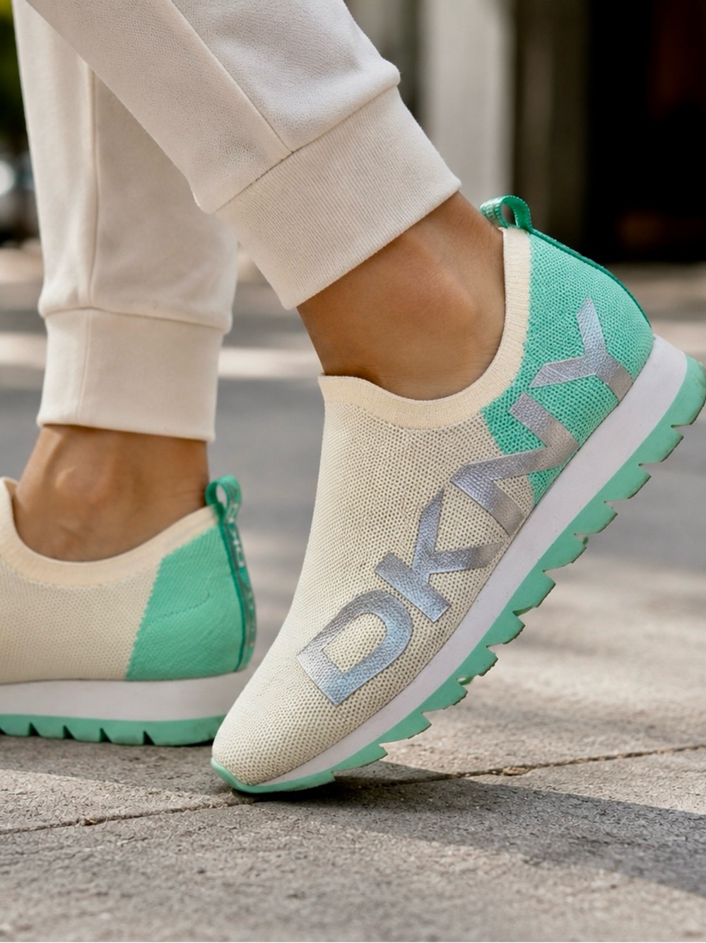 DKNY Women’s Slip-On Knit Sneakers Cream Mint Green Silver Logo Size 10
